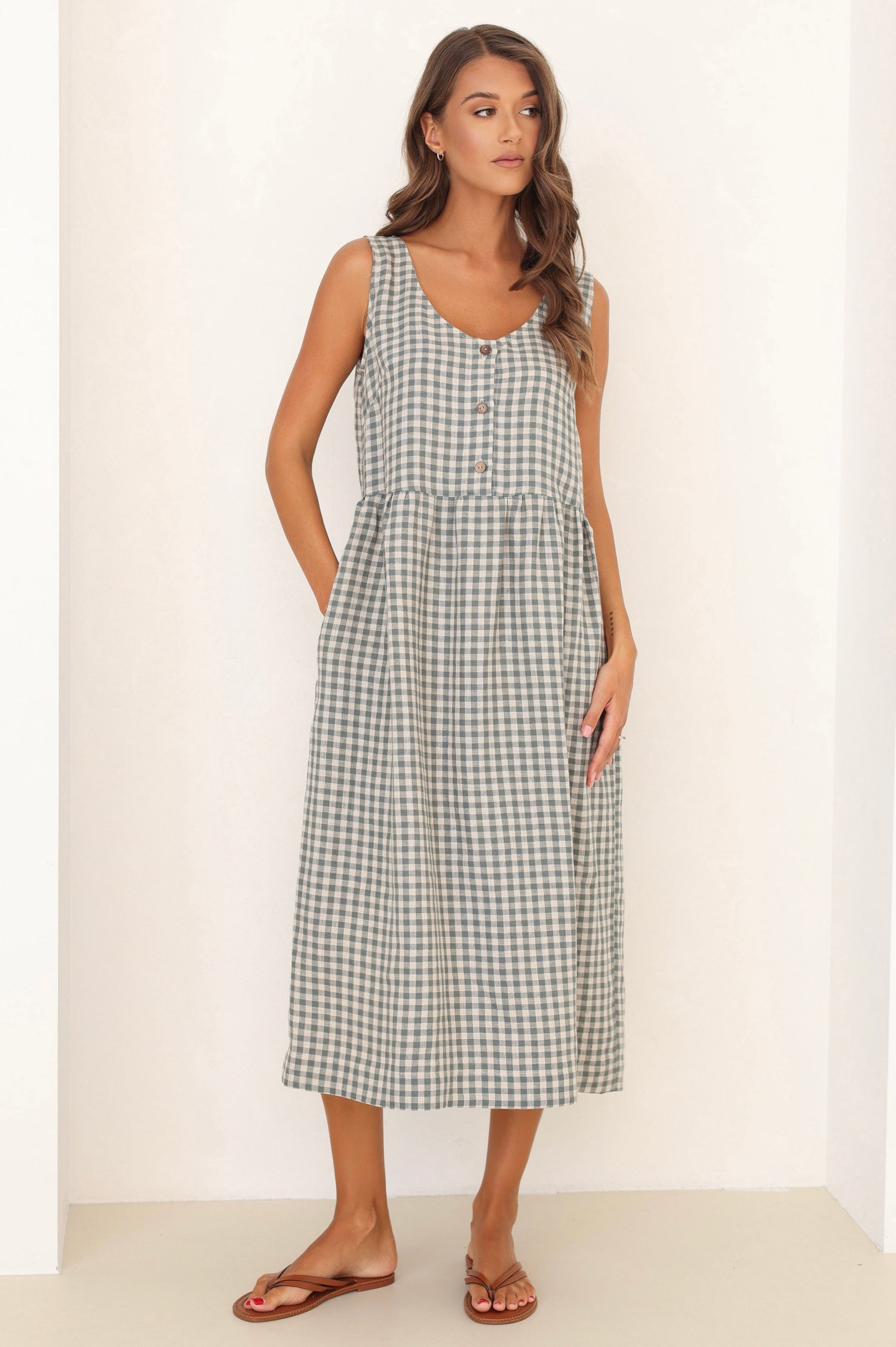 Linen Dress in Small Green Gingham Linen Swan Linen Dress in Small Green Gingham Linen Swan