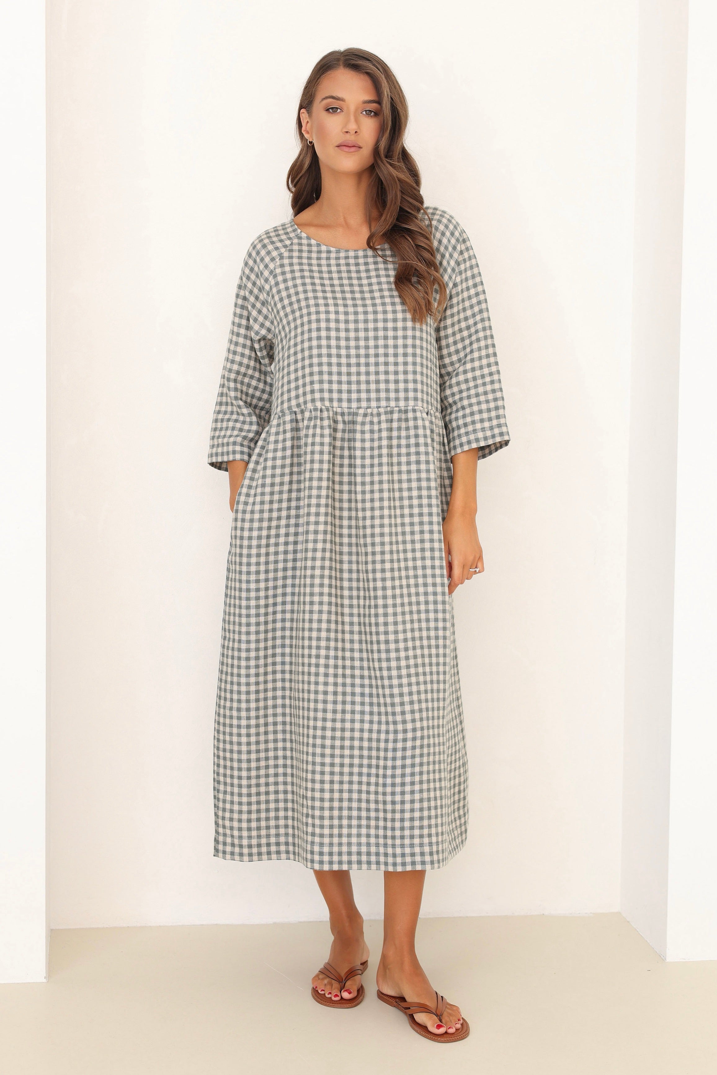 Linen Oversized Dress in Small Green Gingham Linen Swan Linen Oversized Dress in Small Green Gingham Linen Swan