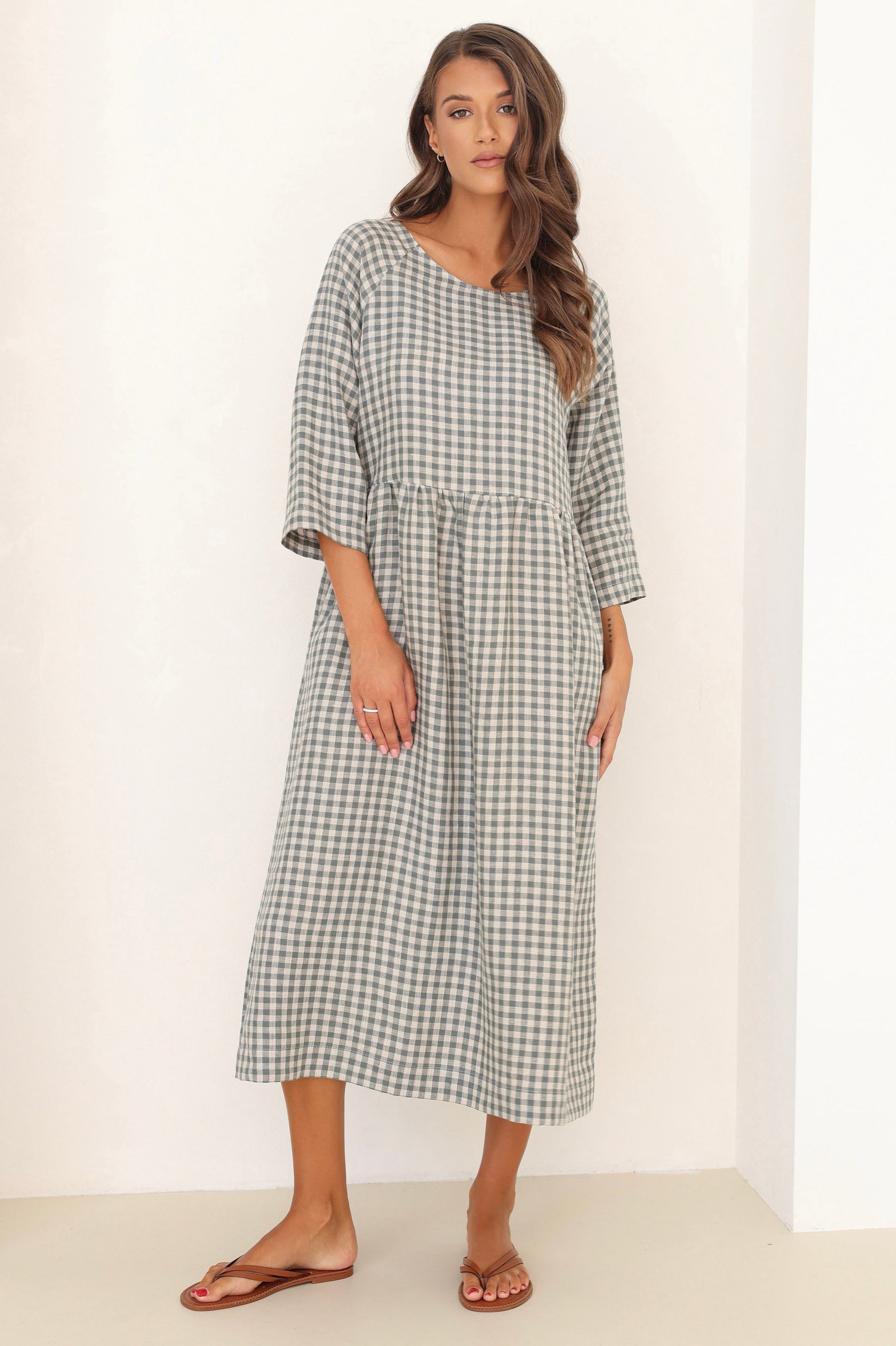Linen Oversized Dress in Small Green Gingham Linen Swan Linen Oversized Dress in Small Green Gingham Linen Swan